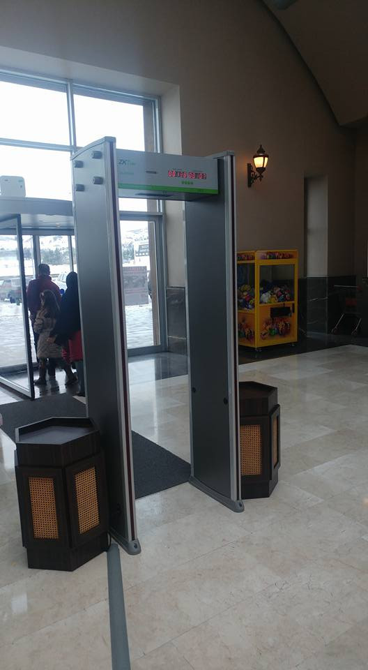 Protekzaman ZK-D1065S Kapı Tipi Metal Üst Arama Dedektörü Montaj Görüntüleri